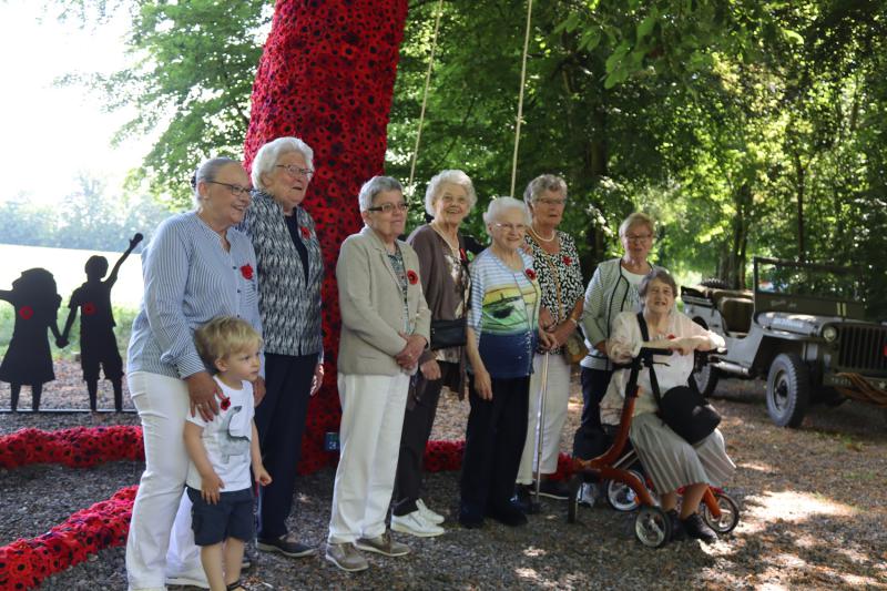 ../public/images/images/fotos/2021/Onthulling/Onthulling boom 19-06-2021 (6) aangepast.jpg